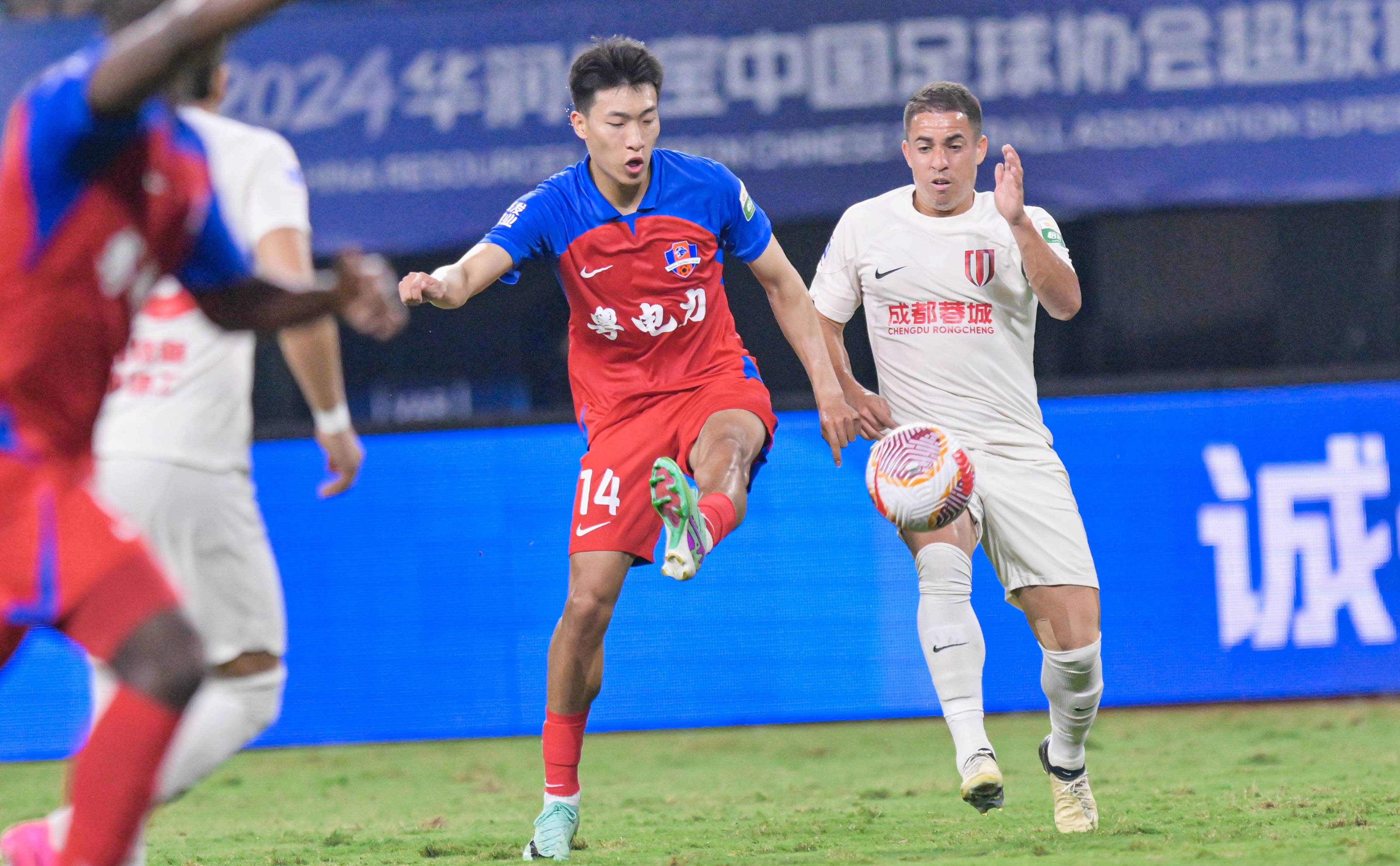 中超外援表现抢眼,助球队奋力追赶(中超外援表现抢眼,助球队奋力追赶球员) 中超外援表现抢眼,助球队奋力追赶(中超外援表现抢眼,助球队奋力追赶球员)