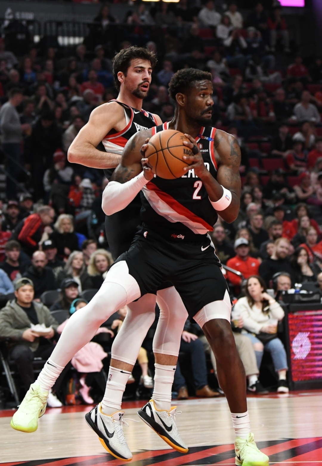 开拓者队在主场大胜某队，展现实力