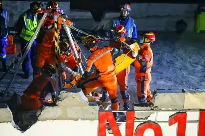 爱游戏平台-关于国家队选手在比赛中迎难而上，冲刺胜利的信息