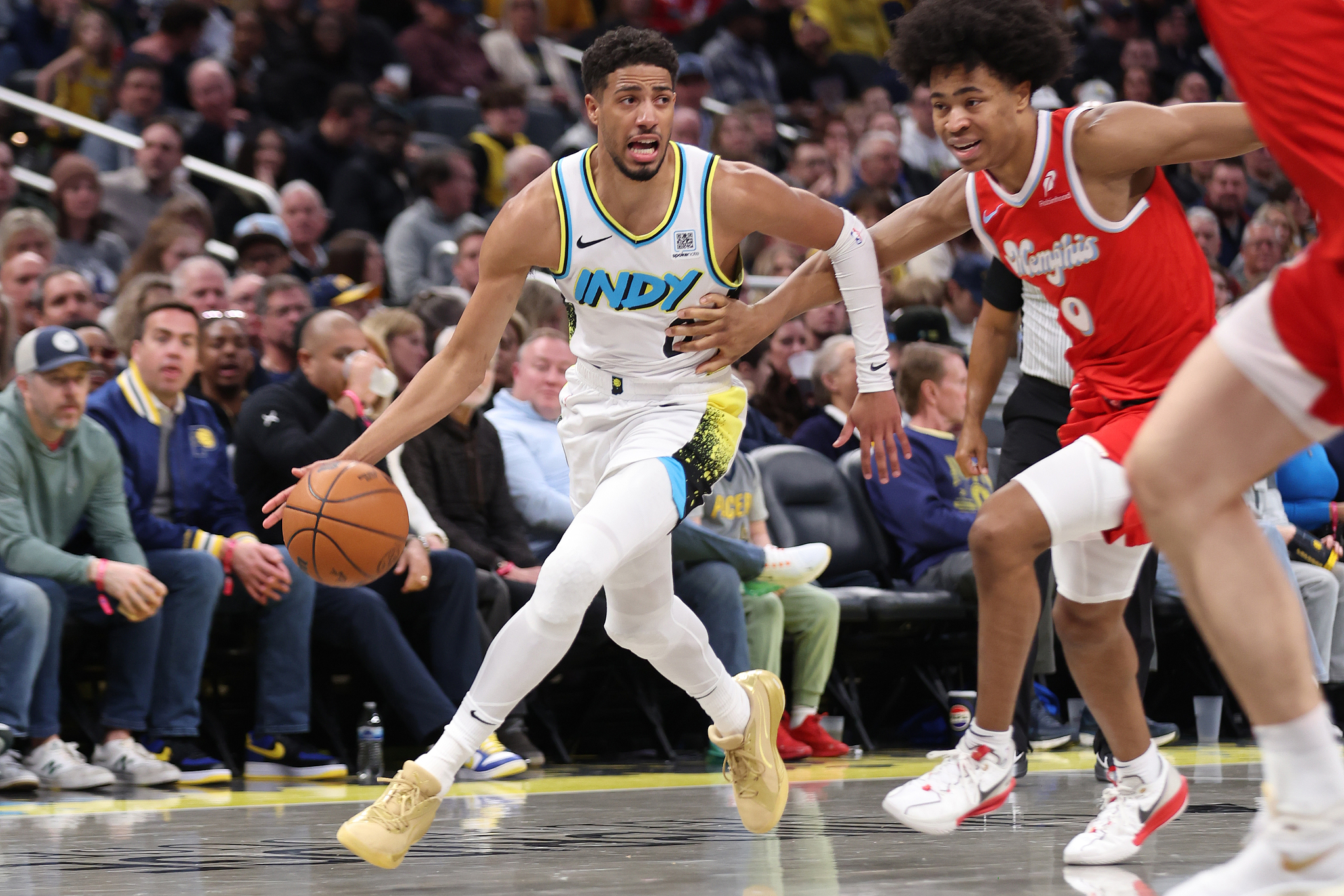 爱游戏活动-爵士逆袭灰熊，米切尔一人逆转一幕