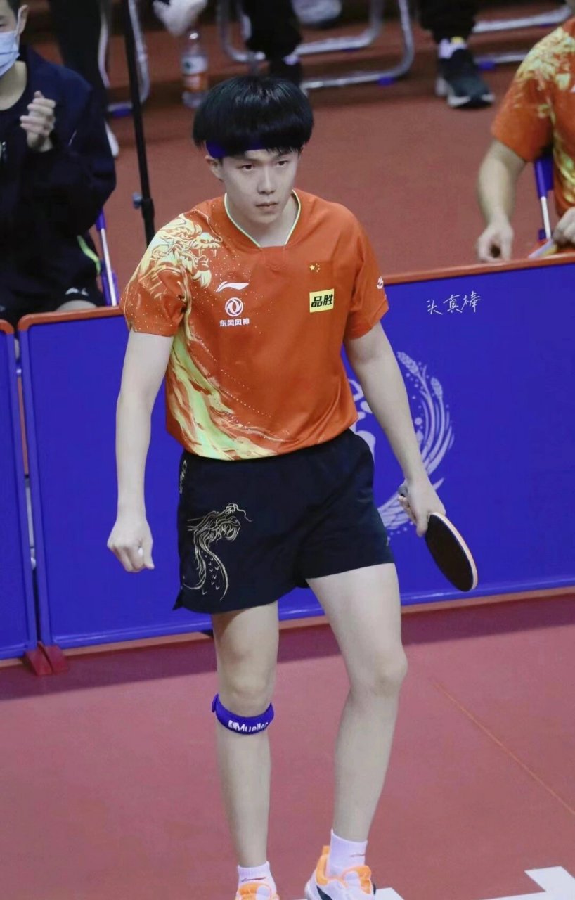 瞬间解读：选手动作流畅，速度超群