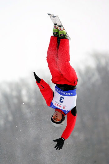 瞬间解读：选手动作流畅，速度超群
