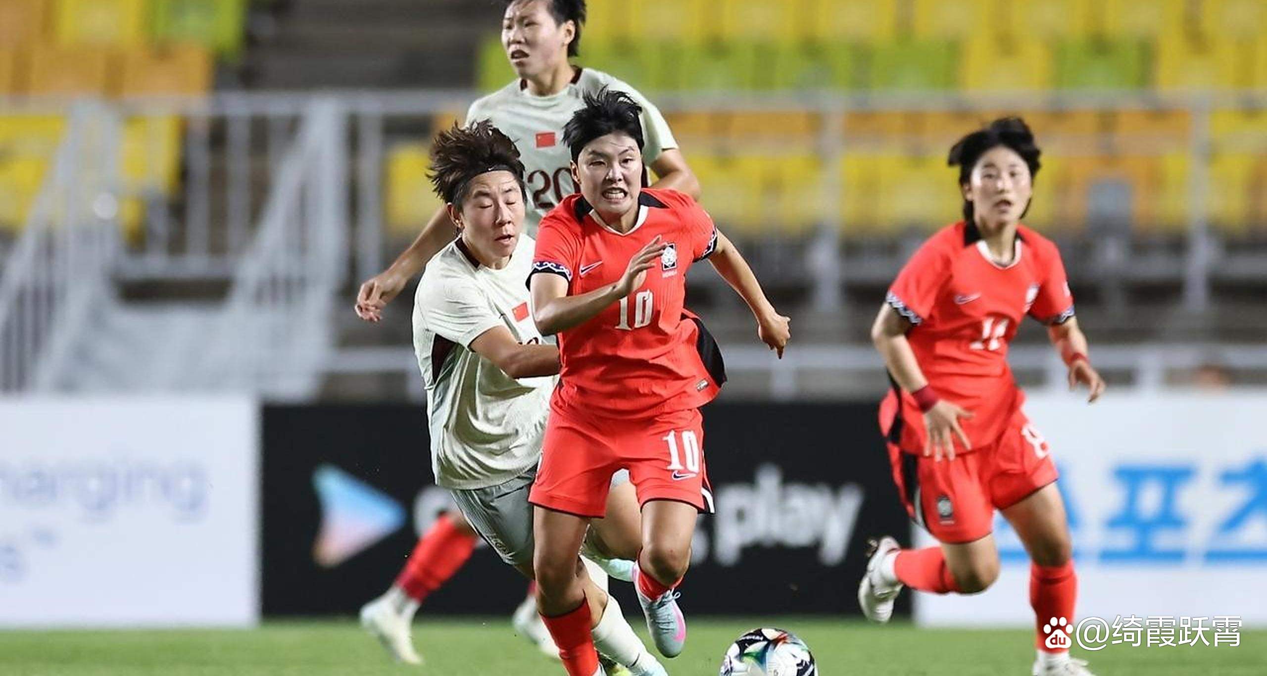 包含女足比赛赛场上争斗激烈,球员拼尽全力的词条 包含女足比赛赛场上争斗激烈,球员拼尽全力的词条