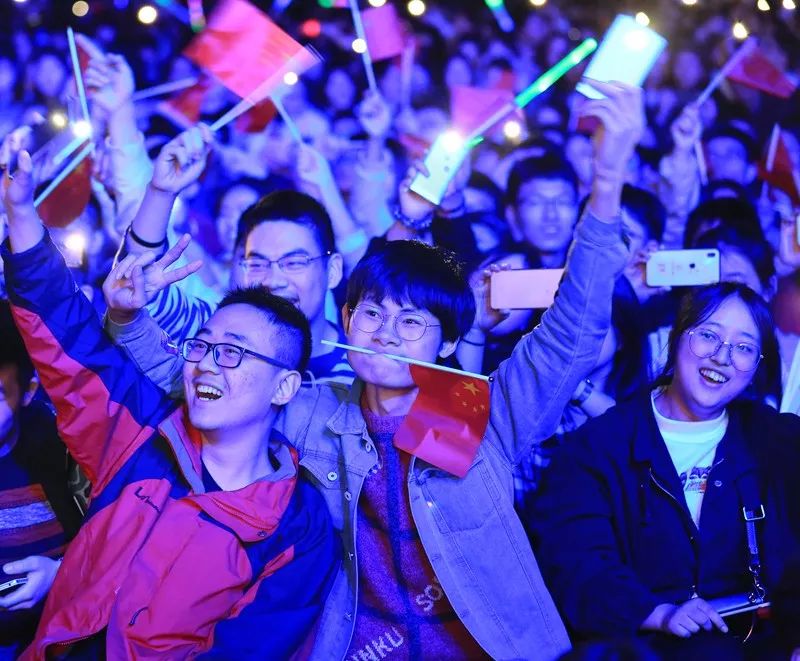 爱游戏登录入口-关于篮球世界杯决赛惊险胜局，球迷欢呼雀跃的信息