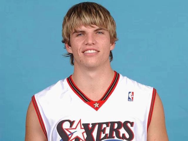 爱游戏注册-沃尔夫斯堡年轻球员崭露头角，成为队内焦点的简单介绍