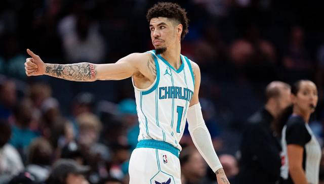 包含黄蜂队新秀拉梅洛·鲍尔因伤缺席本赛季比赛的词条