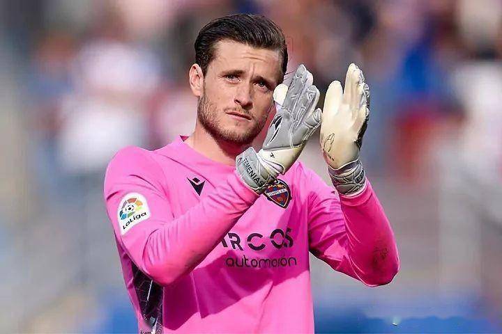 包含萨拉戈萨惨败，皇家贝蒂斯零封格拉纳达的词条