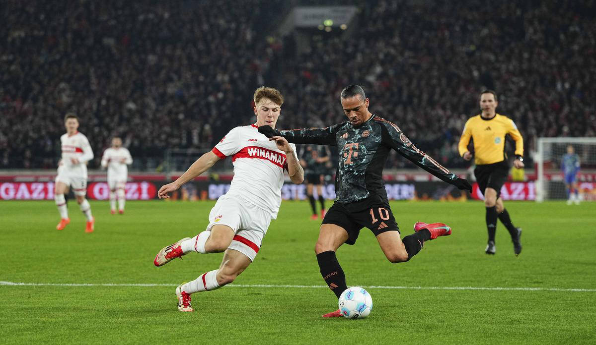 包含拜仁慕尼黑取得胜利，豪取联赛积分榜榜首的词条