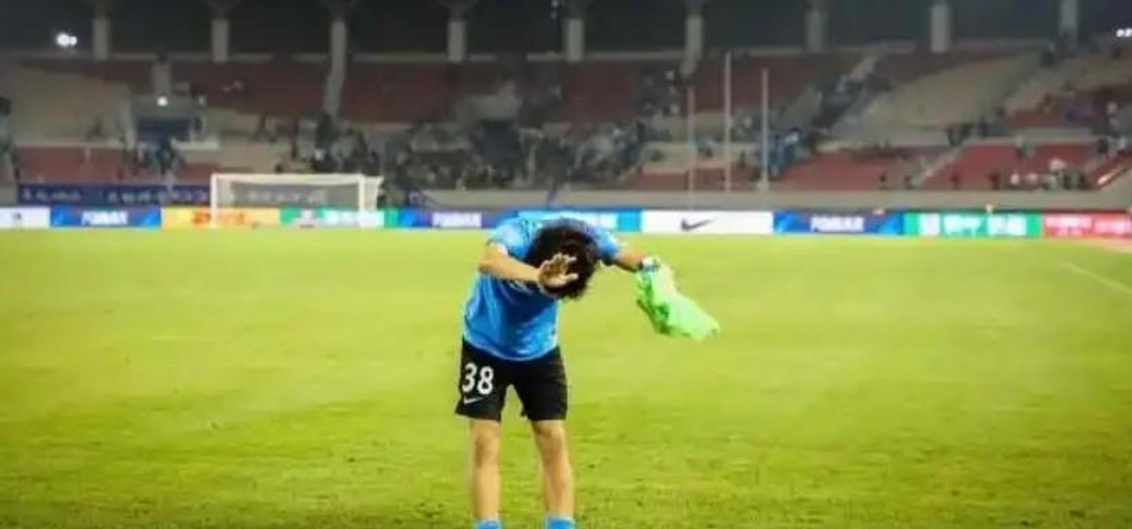 关于后防稳固，球队零封对手取得胜利的信息