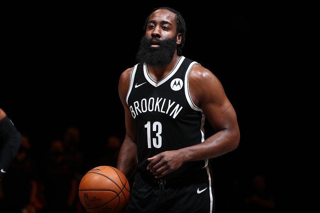 爱游戏官方-篮网惊险取胜，灵活应对成功