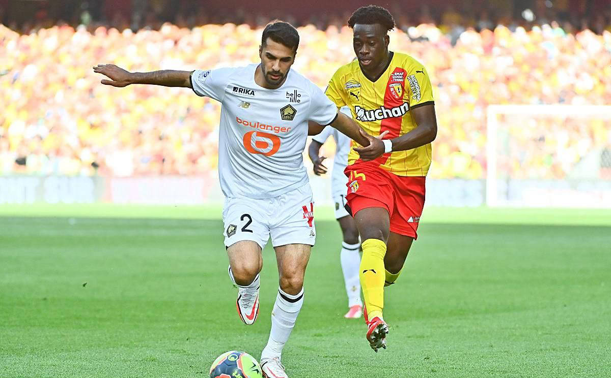 爱游戏亚洲官网-巴伦西亚主场不敌对手，遭遇连败