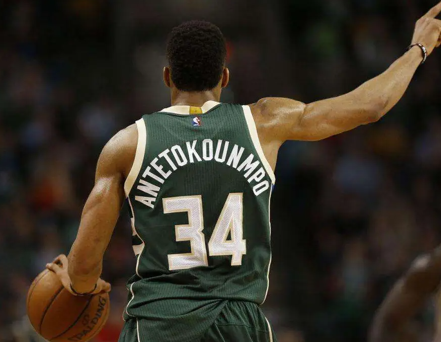 雄鹿实现横扫对手,内外线协同进攻全面展现 雄鹿实现横扫对手,内外线协同进攻全面展现