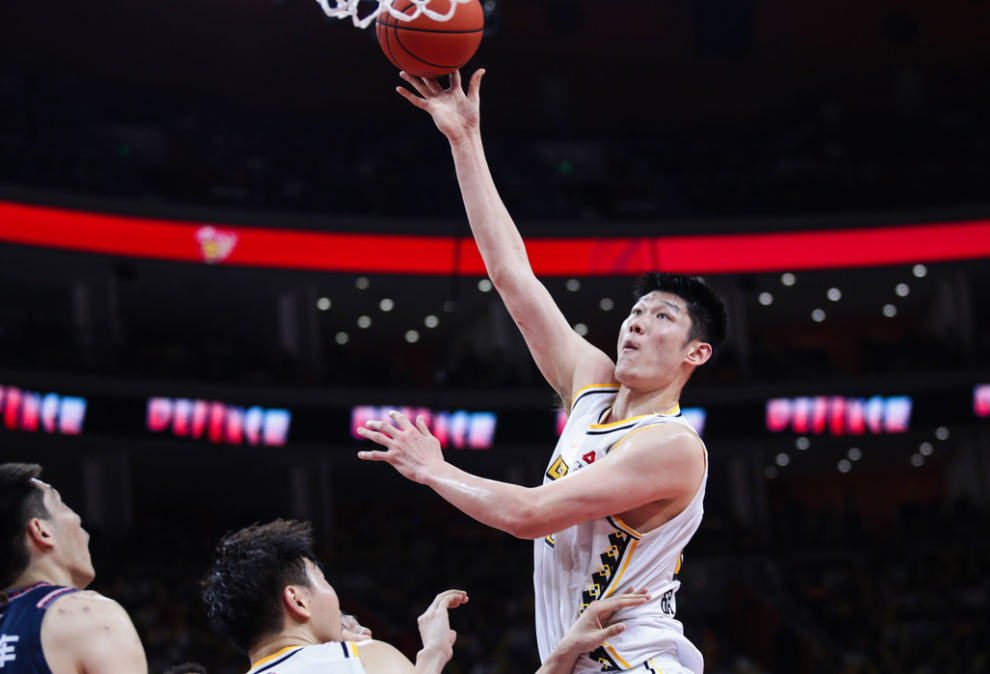 广厦男篮火力全开，横扫对手取胜