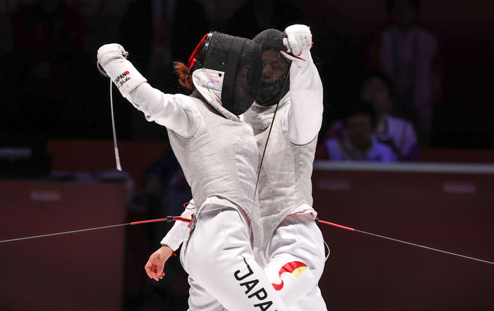 意大利击剑选手夺冠，剑术高超