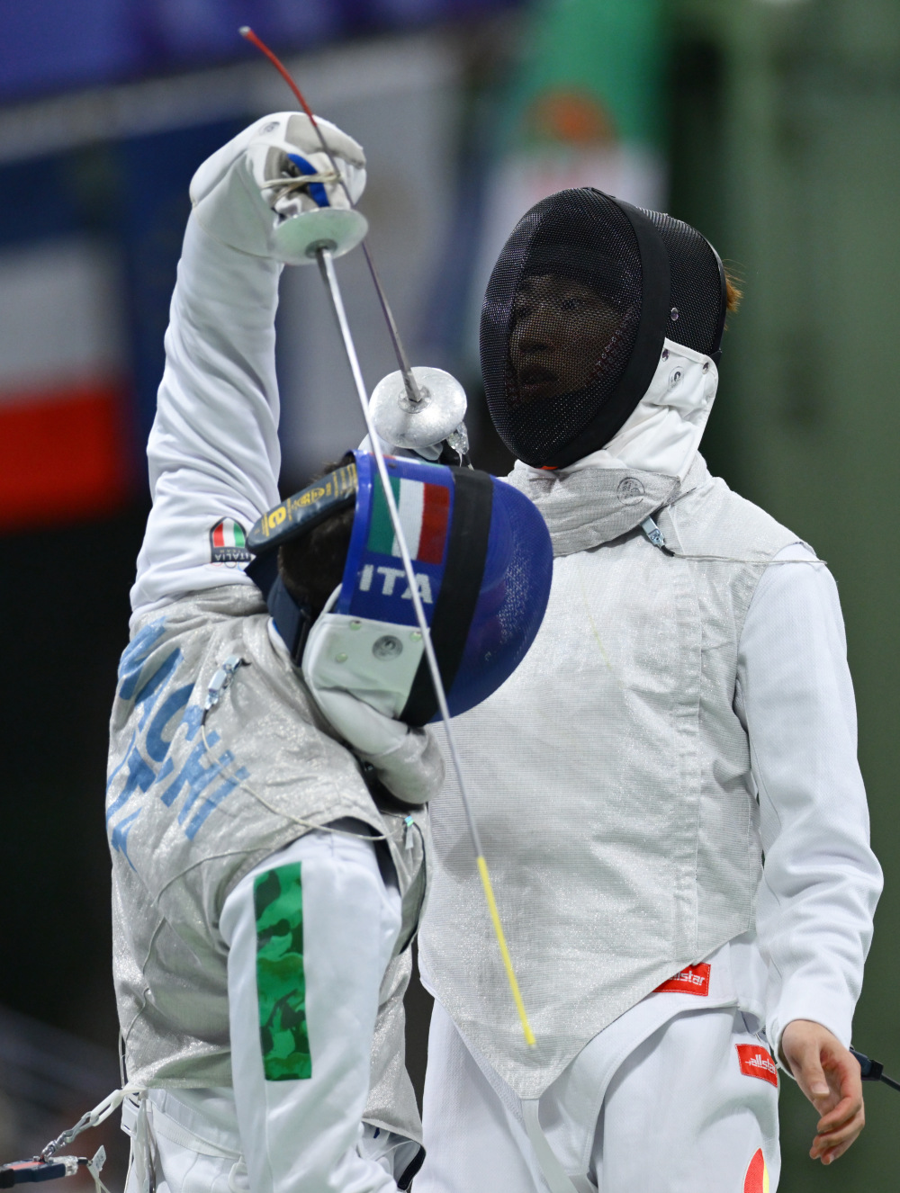 意大利击剑选手夺冠，剑术高超