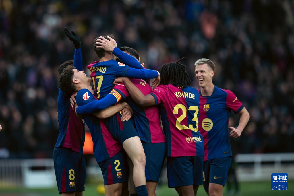 西班牙豪门巴塞罗那在西甲比赛中连战连胜