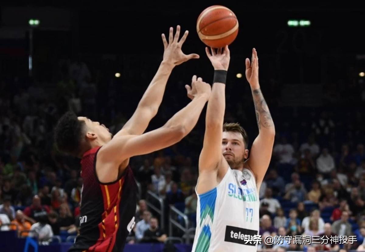 关于小牛击败篮网，东契奇全场20+分的信息