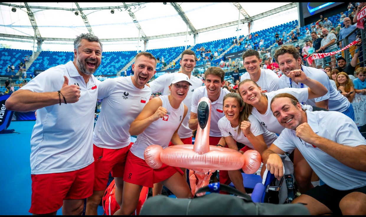 波兰传奇球星助攻,演绎精彩进球 波兰传奇球星助攻,演绎精彩进球