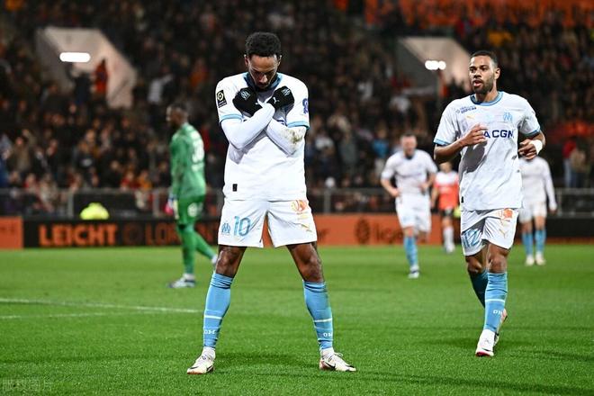 爱游戏官网app-罗马队在比赛中表现出色，轻松战胜对手晋级