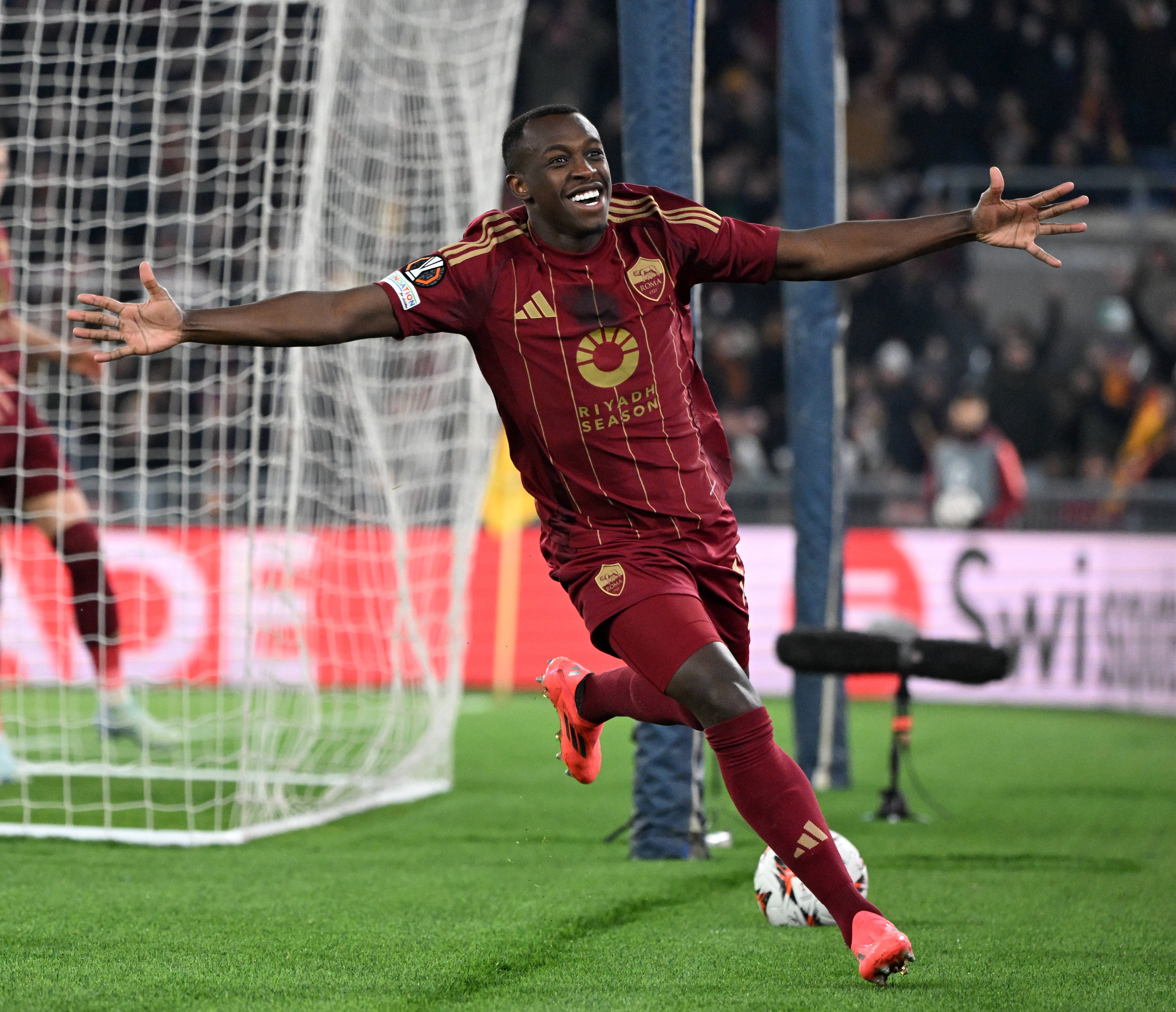 罗马队在比赛中表现出色，轻松战胜对手晋级